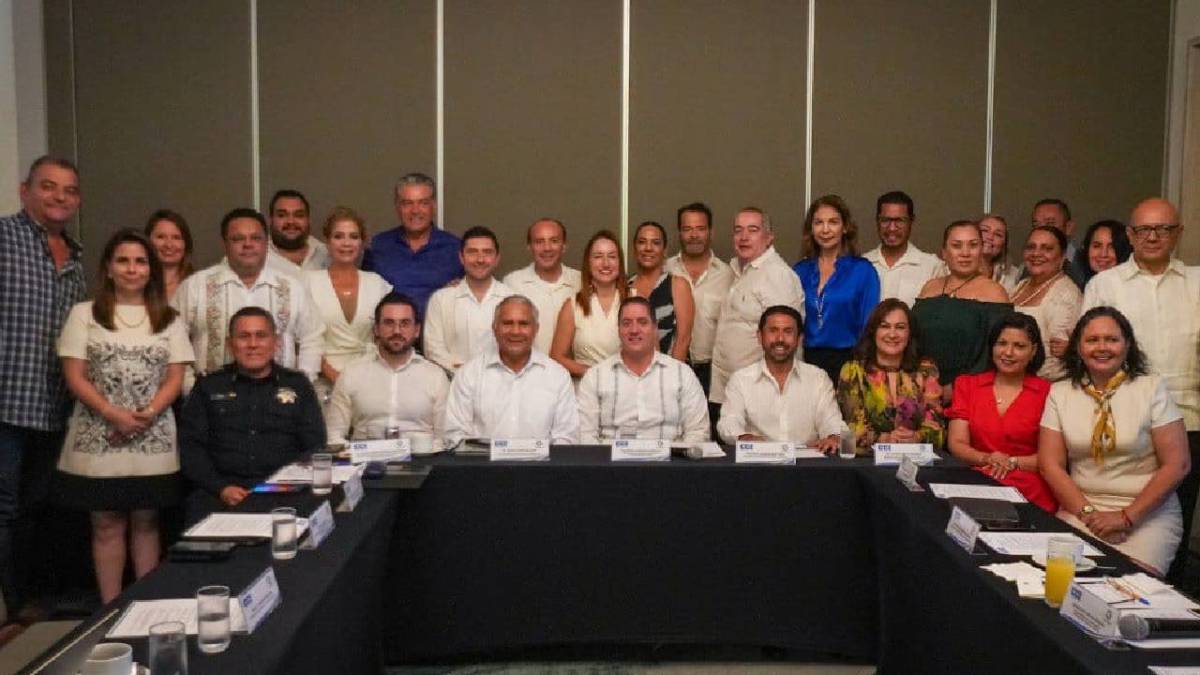 El fiscal de Quintana Roo se reunió con empresarios.