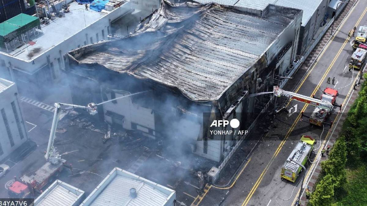 El incendio ocurrió en una fábrica de pilas de litio.