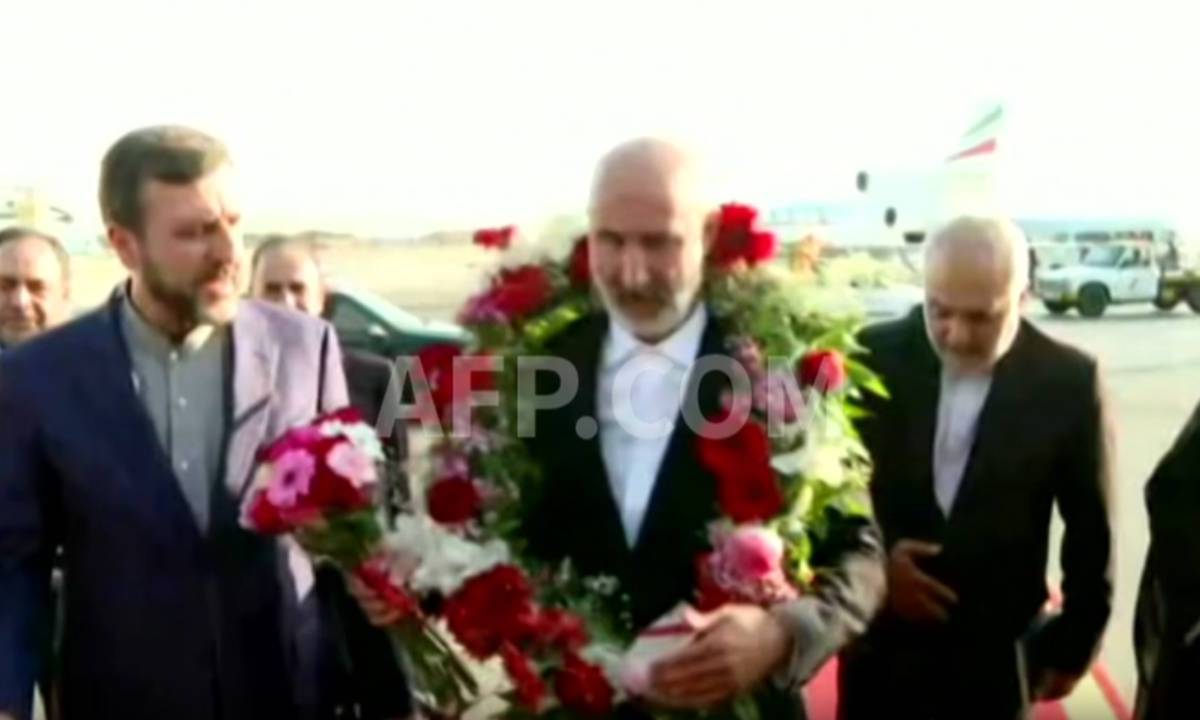 Hamid Noury ​​llega a Teherán, después del intercambio de prisioneros.