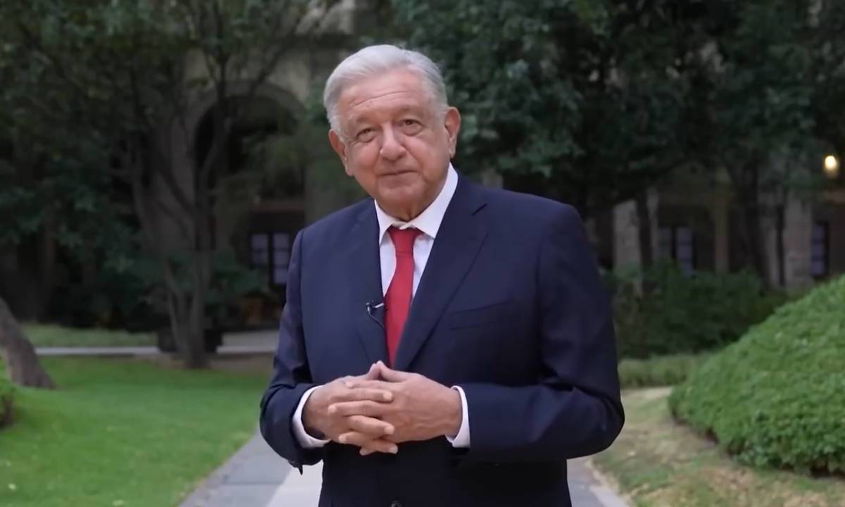 El presidente Andrés Manuel López Obrador, en un mensaje a los maestros.