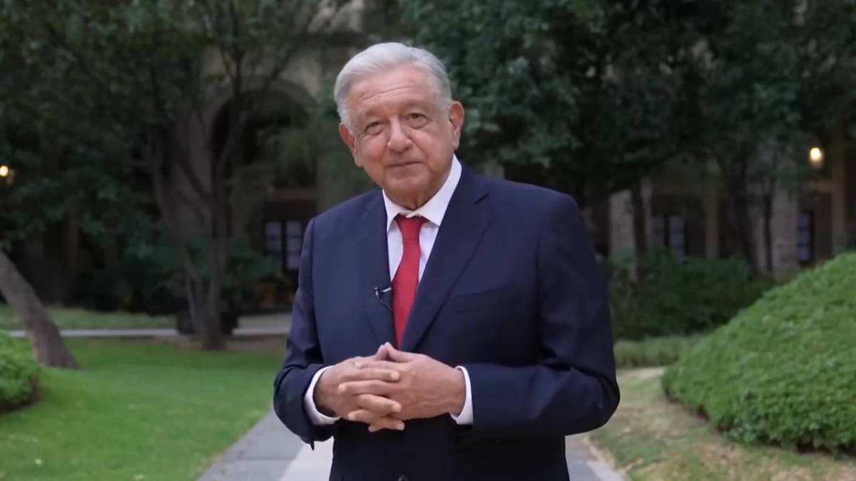 El presidente Andrés Manuel López Obrador, en un mensaje a los maestros.