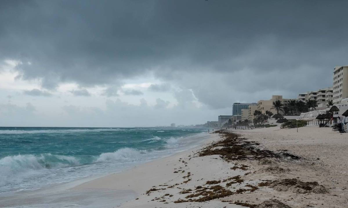 Lluvia y nublados constantes en Cancún.