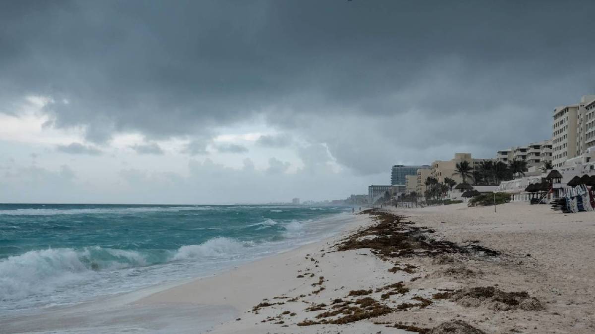 Lluvia y nublados constantes en Cancún.