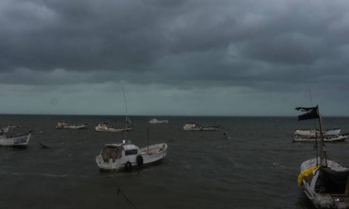 Pescadores se ven afectados por el mal tiempo.