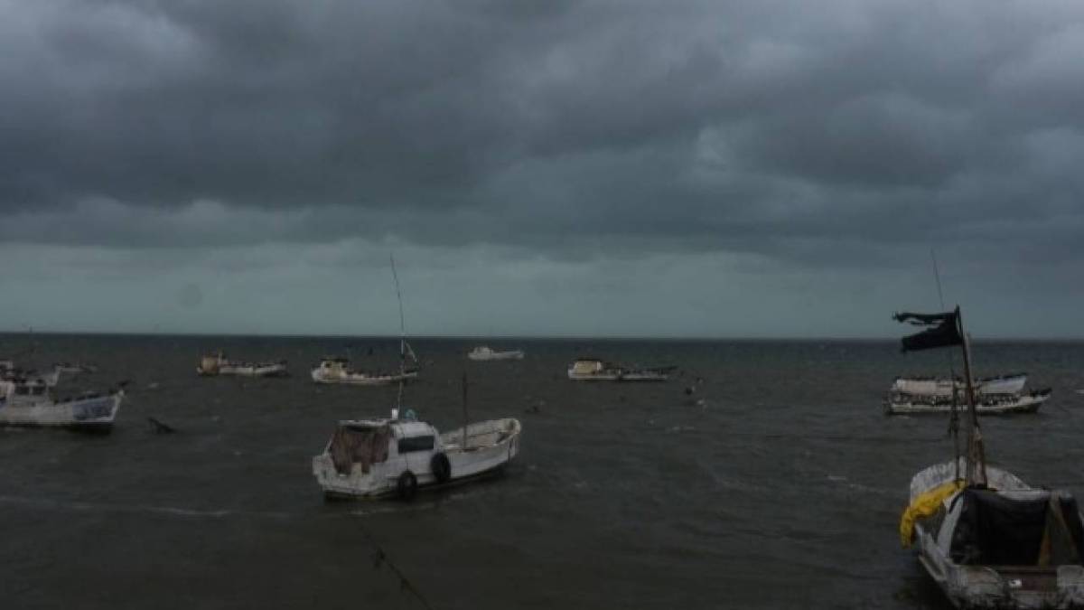 Pescadores se ven afectados por el mal tiempo.