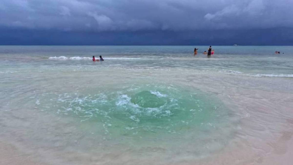 Los ojos de agua aparecieron en Cozumel y Playa del Carmen.