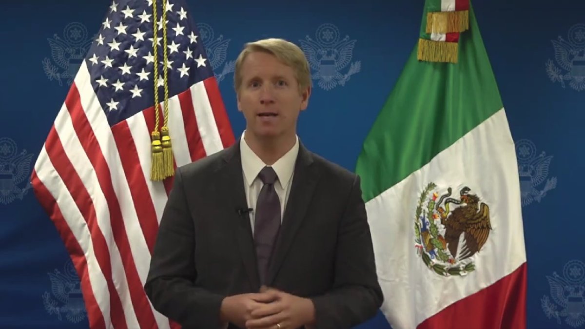 Brett Hamsik, Oficial de la Sección Económica de la embajada de México,