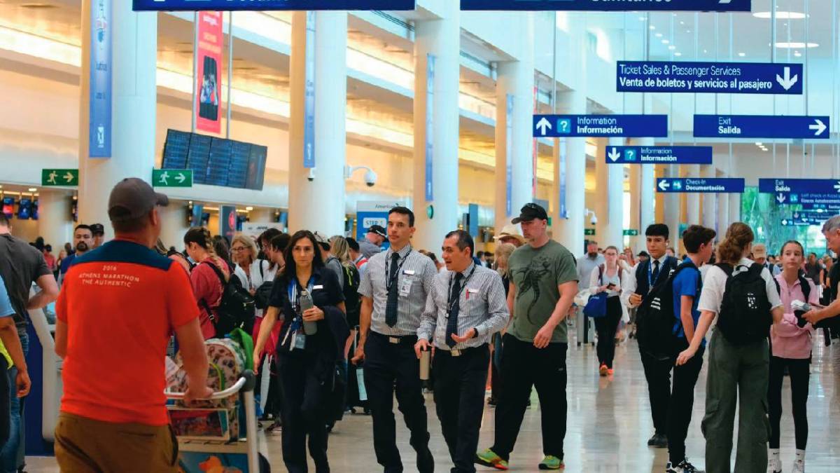 El tráfico aéreo en el aeropuerto de Cancún crece.