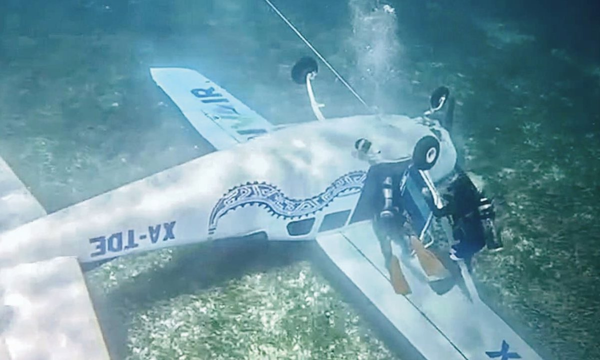 Avioneta desplomada en el mar de Cozumel.