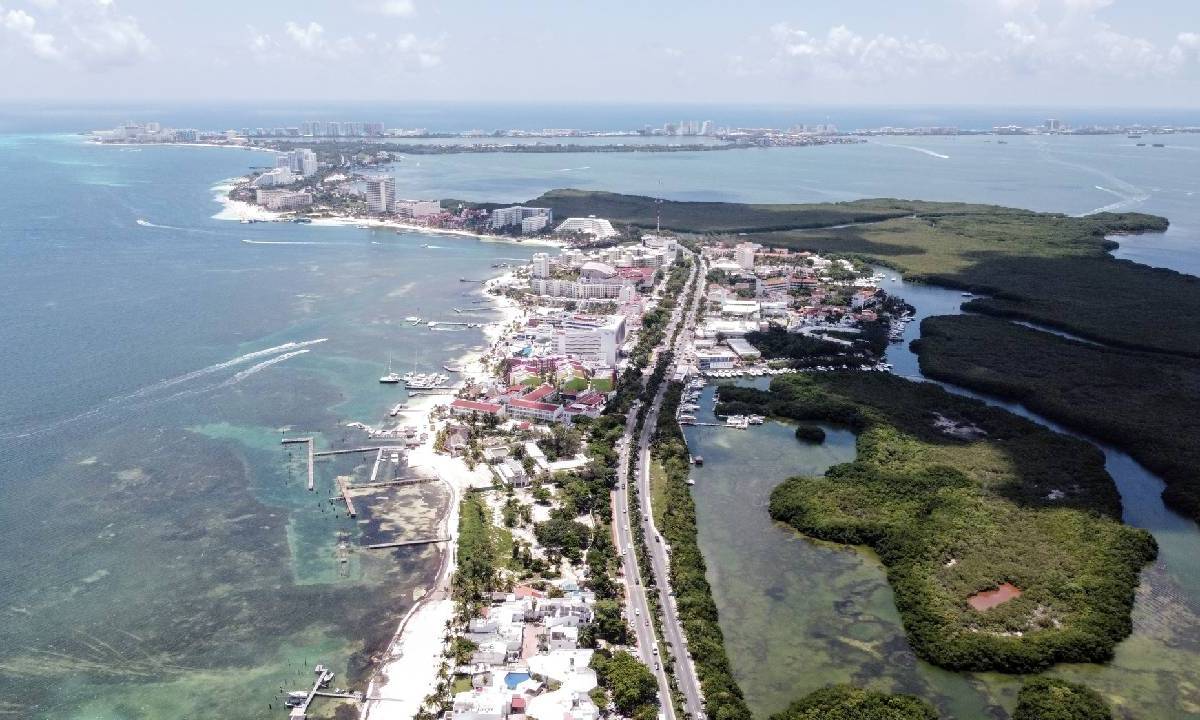 Vista aérea de la Zona Hotelera de Cancún.