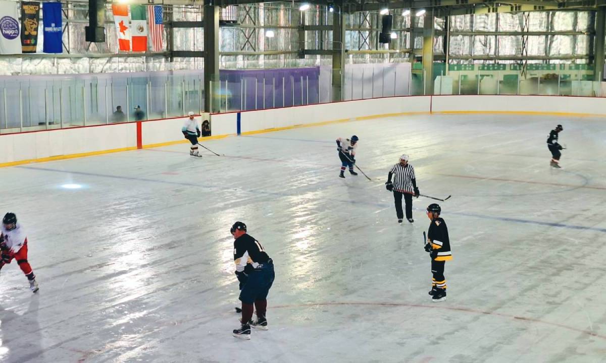 Las pista de hielo busca ser una nueva opción para fomentar la economía.