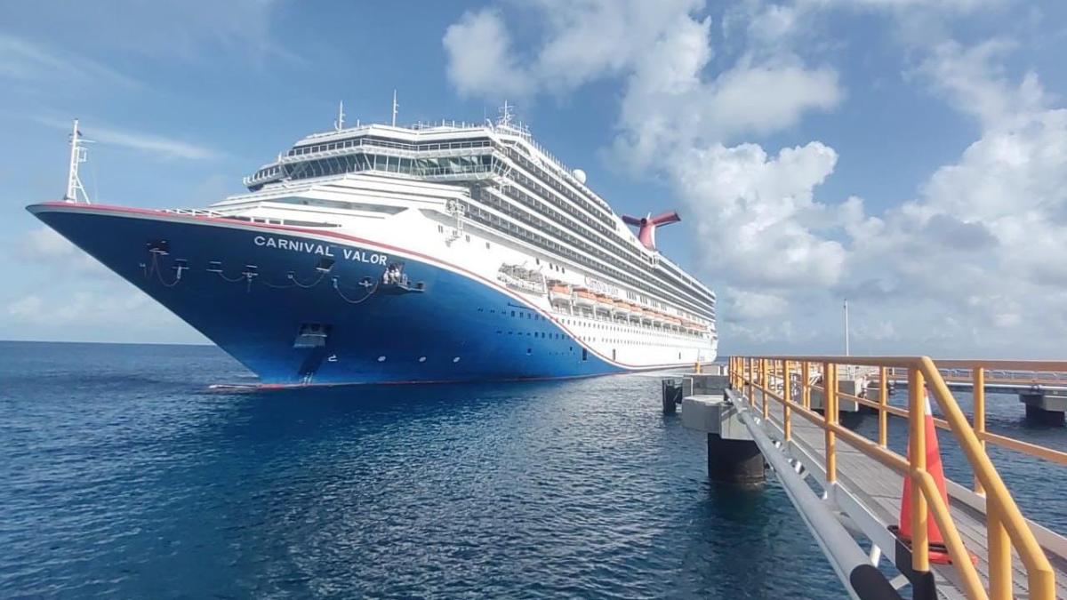 Arribo del crucero Carnival Valor a Quintana Roo.