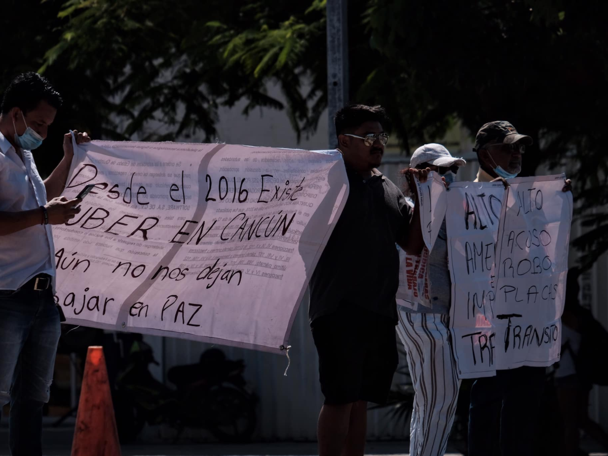 Manifestación de choferes de Uber en Cancún.