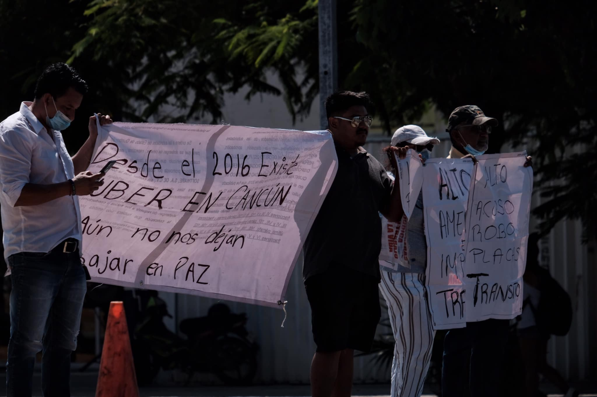 Manifestación de choferes de Uber en Cancún.