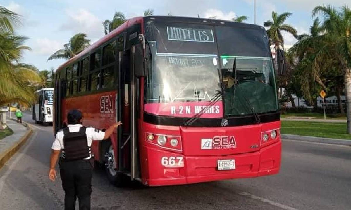 En Cancún se suspendió el transporte público.