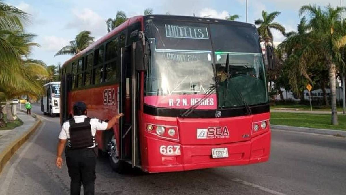 En Cancún se suspendió el transporte público.