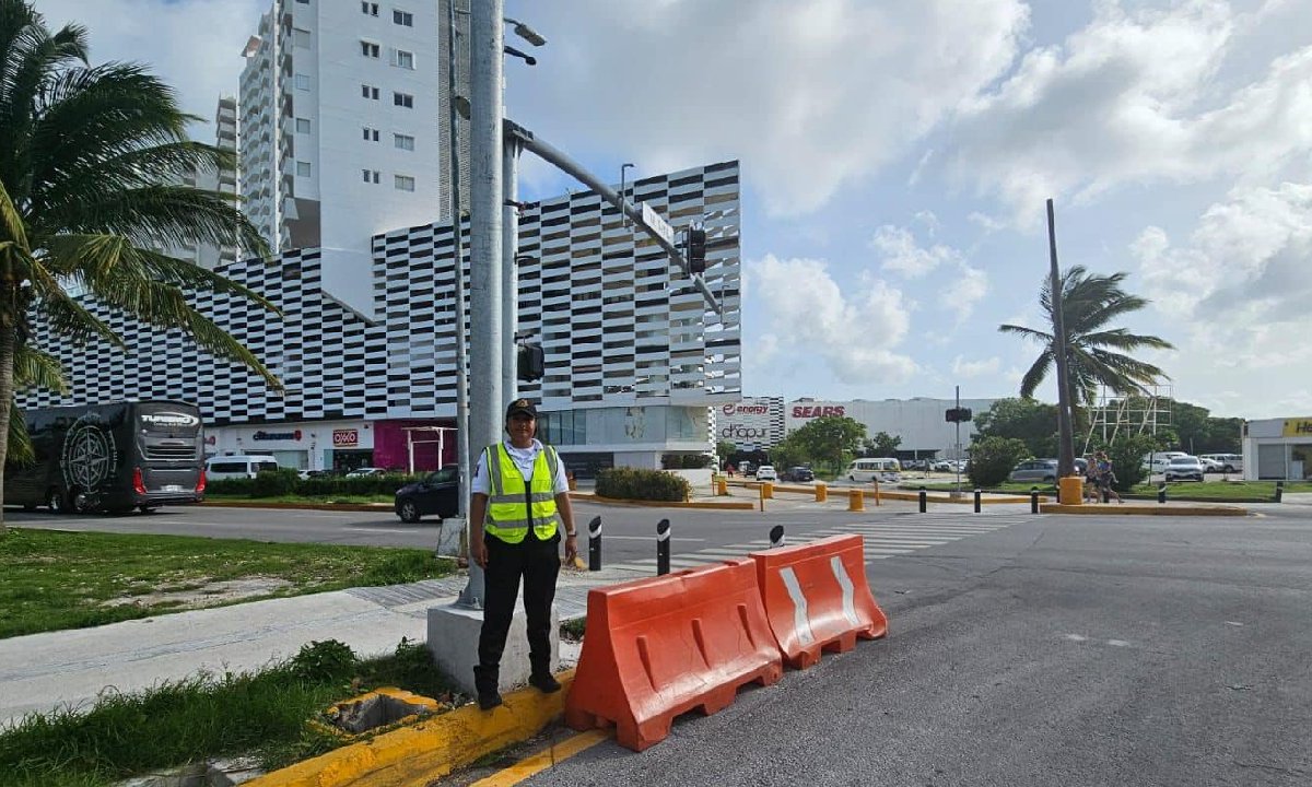 Oficial de tránsito en Cancún.