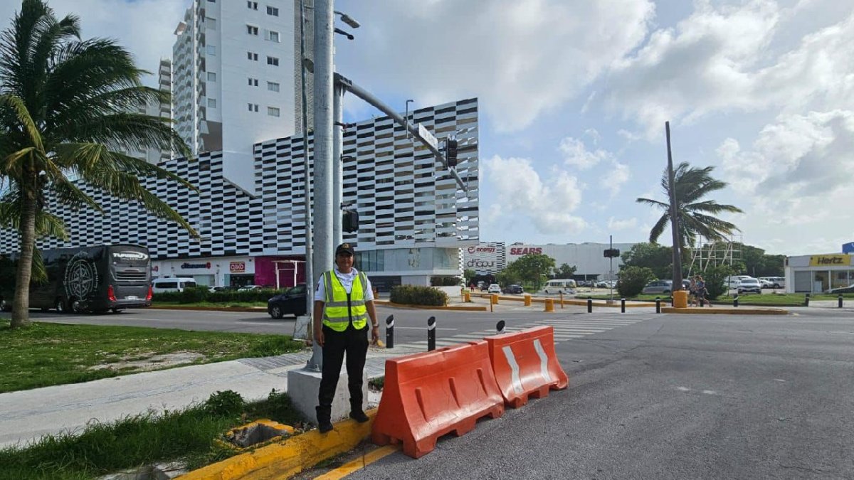 Oficial de tránsito en Cancún.