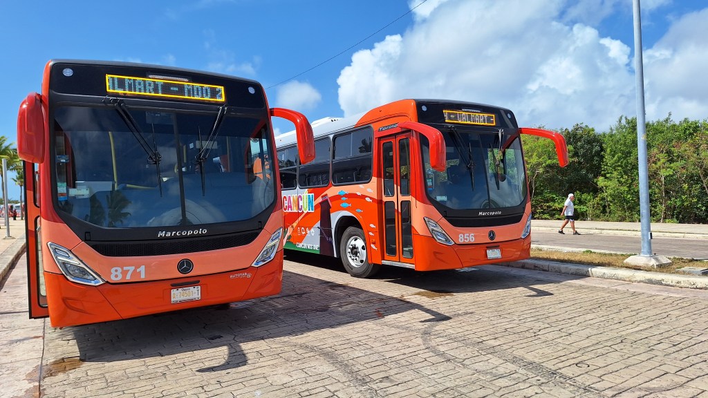 El transporte público en Cancún está en el ojo del huracán.