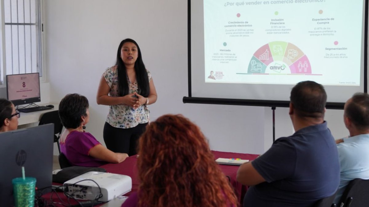 Curso a artesanos de Cozumel.