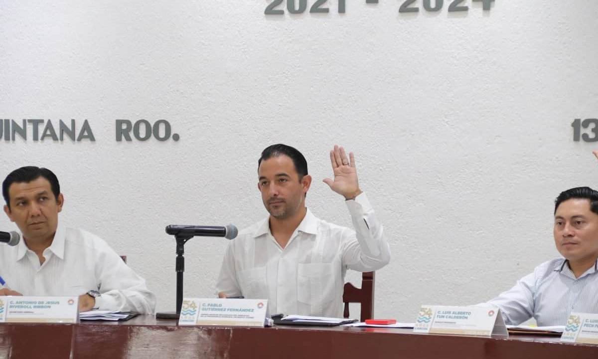 Sesión de cabildo de Benito Juárez, durante la presidencia de Pablo Gutiérrez Fernández.