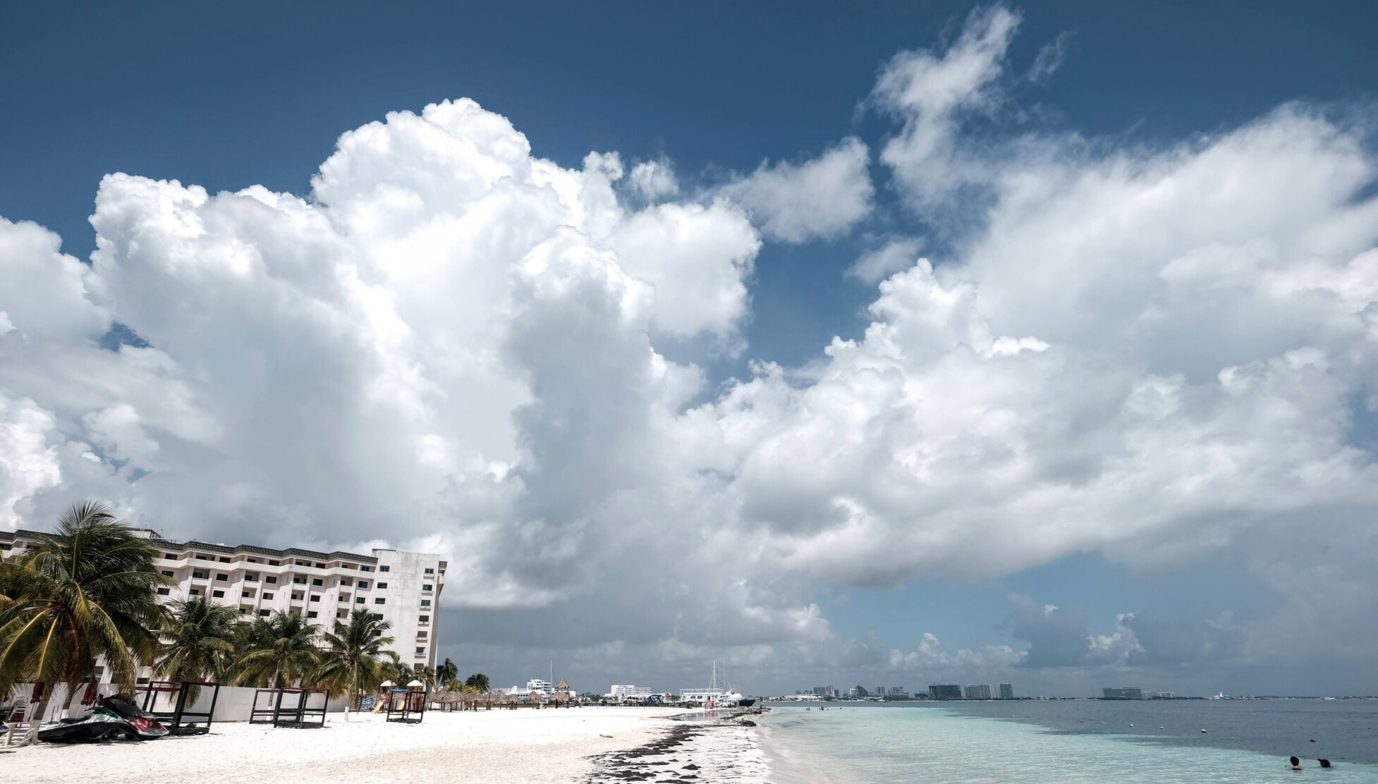 Clima en Cancún: Onda tropical 17 traerá lluvias; seguirá el calor