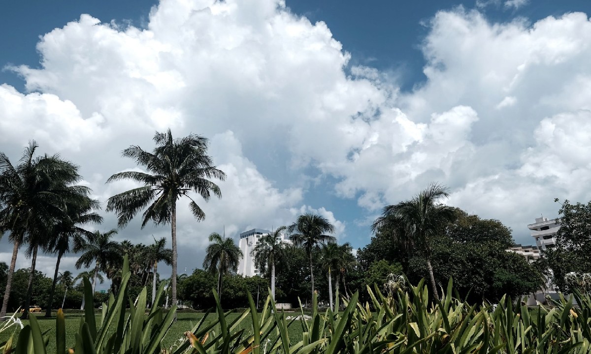 El clima será caluroso con lluvias.