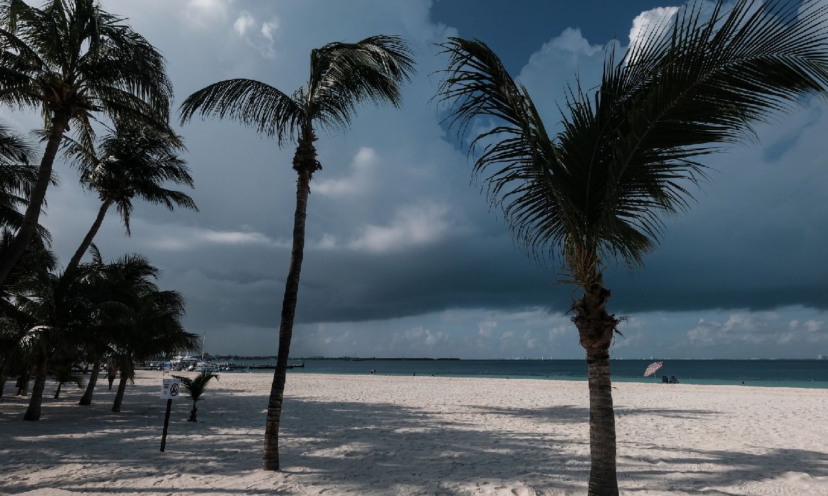 El clima será caluroso con lluvias.