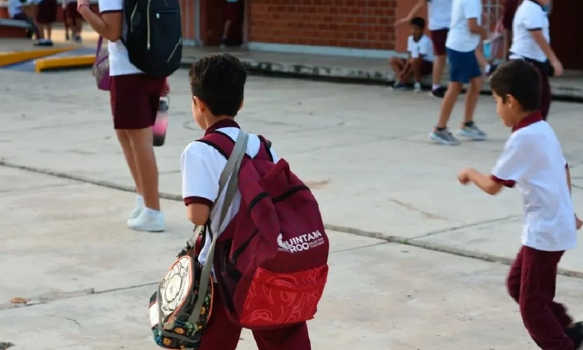 Miles de estudiantes inician hoy un nuevo ciclo escolar.