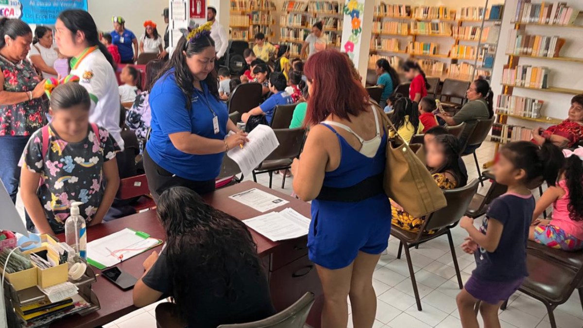 Cursos de verano en una biblioteca de Cancún.