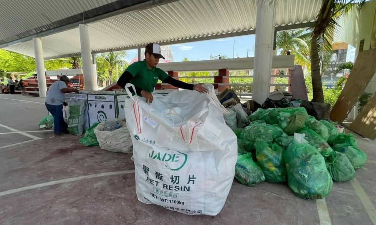 Recolección de basura en Holbox.