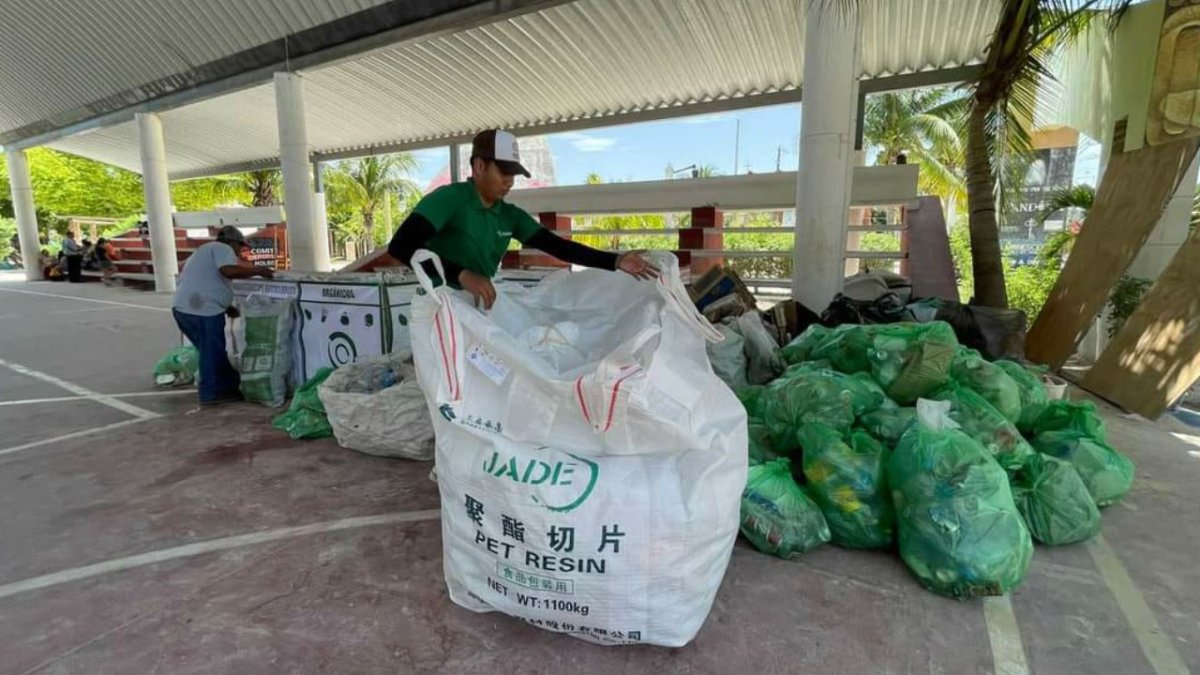 Recolección de basura en Holbox.