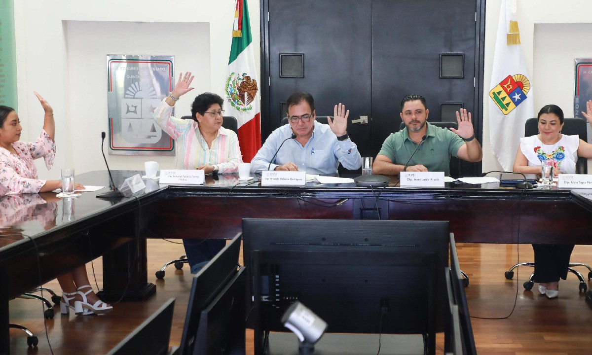 Sesión de la Comisión Permanente de la XVII Legislatura de Quintana Roo.