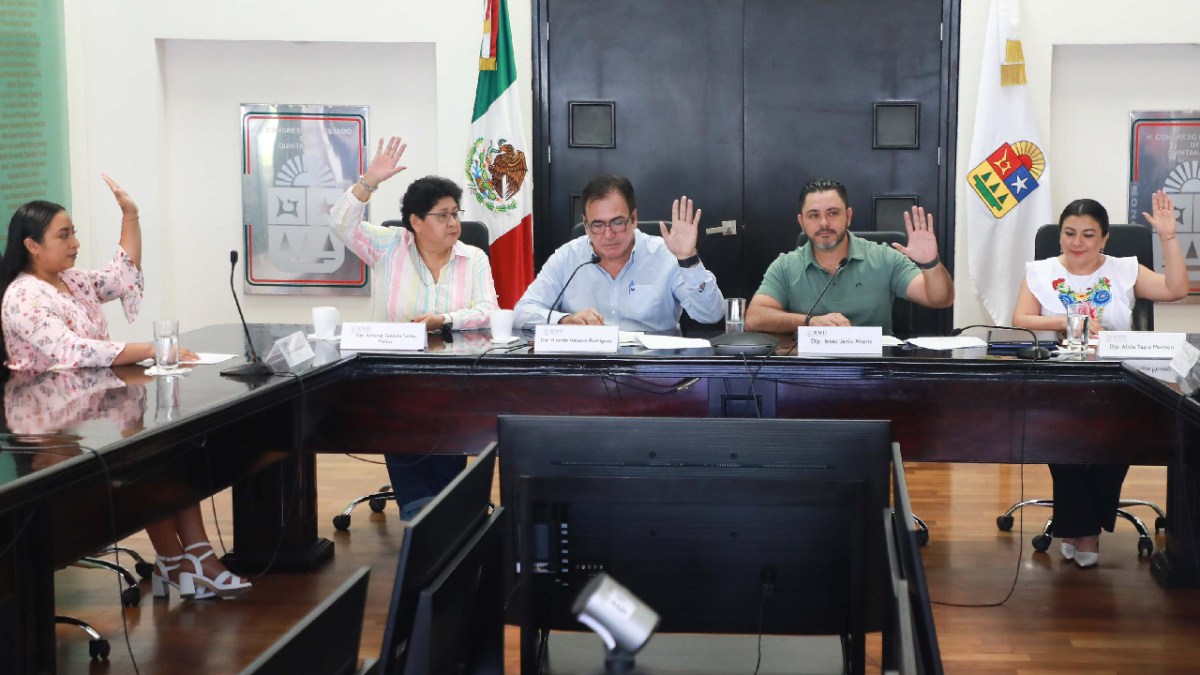 Sesión de la Comisión Permanente de la XVII Legislatura de Quintana Roo.