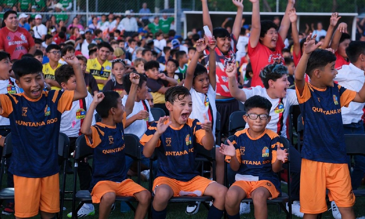 Cancún reúne 19 representativos infantiles de diversos estados del país.