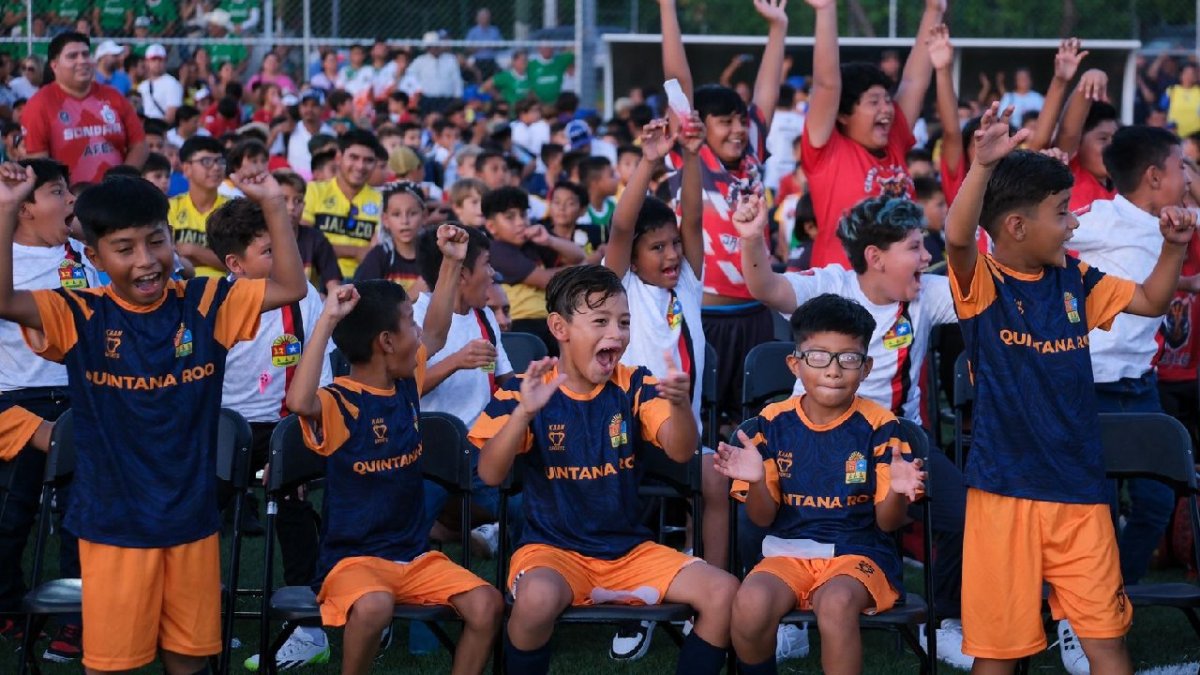 Cancún reúne 19 representativos infantiles de diversos estados del país.