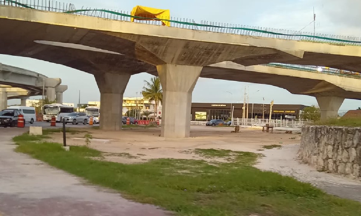 Cierres viales en Cancún por diversas obras.