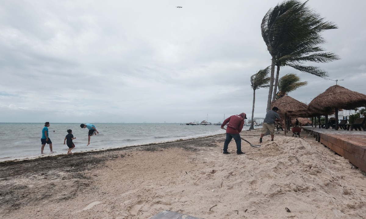 Fuertes vientos en costas de Quintana Roo.