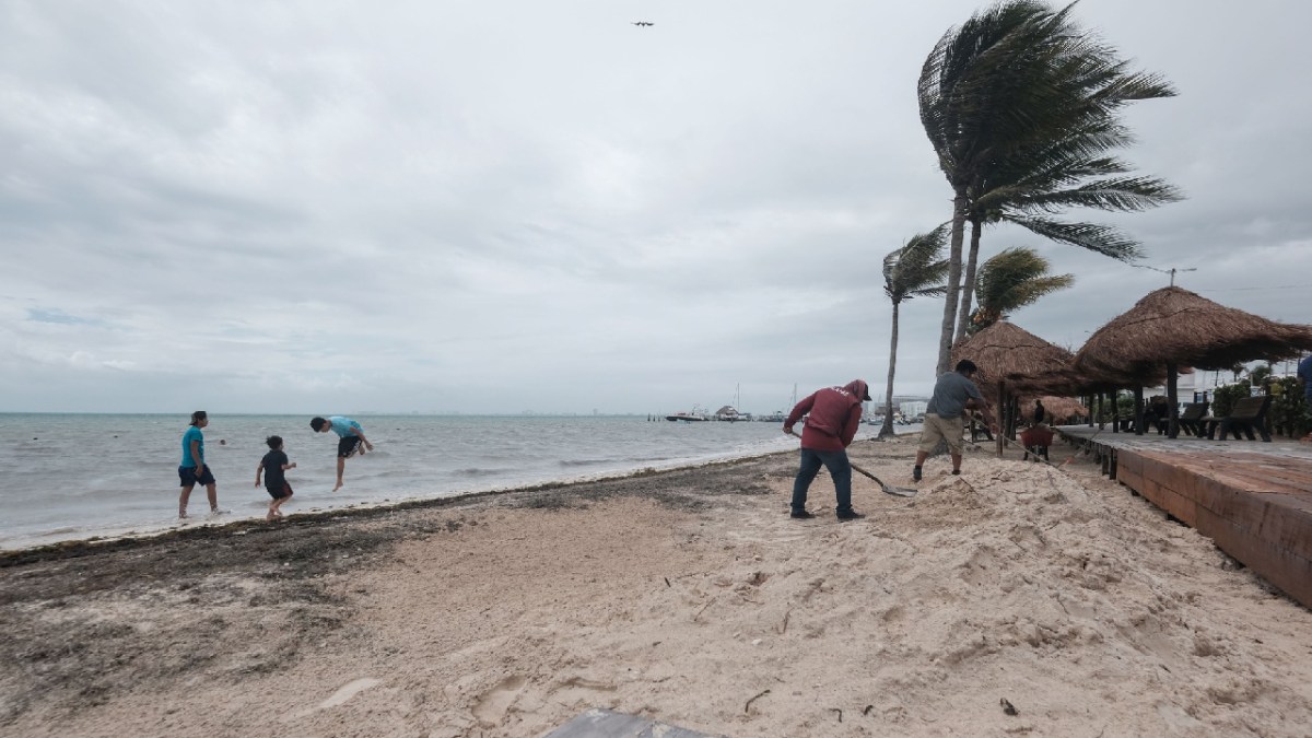 Fuertes vientos en costas de Quintana Roo.