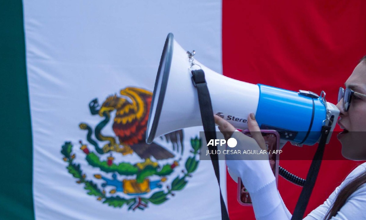 Trabajadores protestan contra la reforma al PJ.