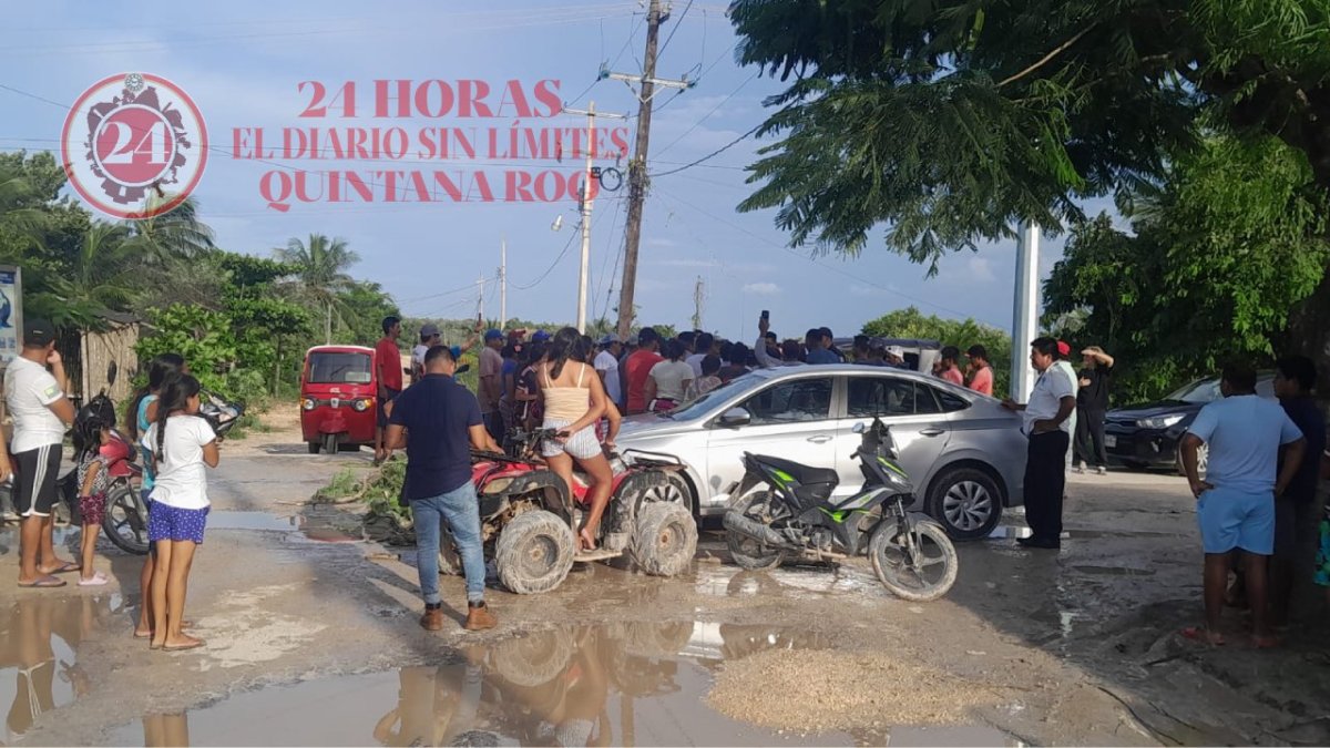 Bloqueo en la entrada al puerto de Chiquilá.