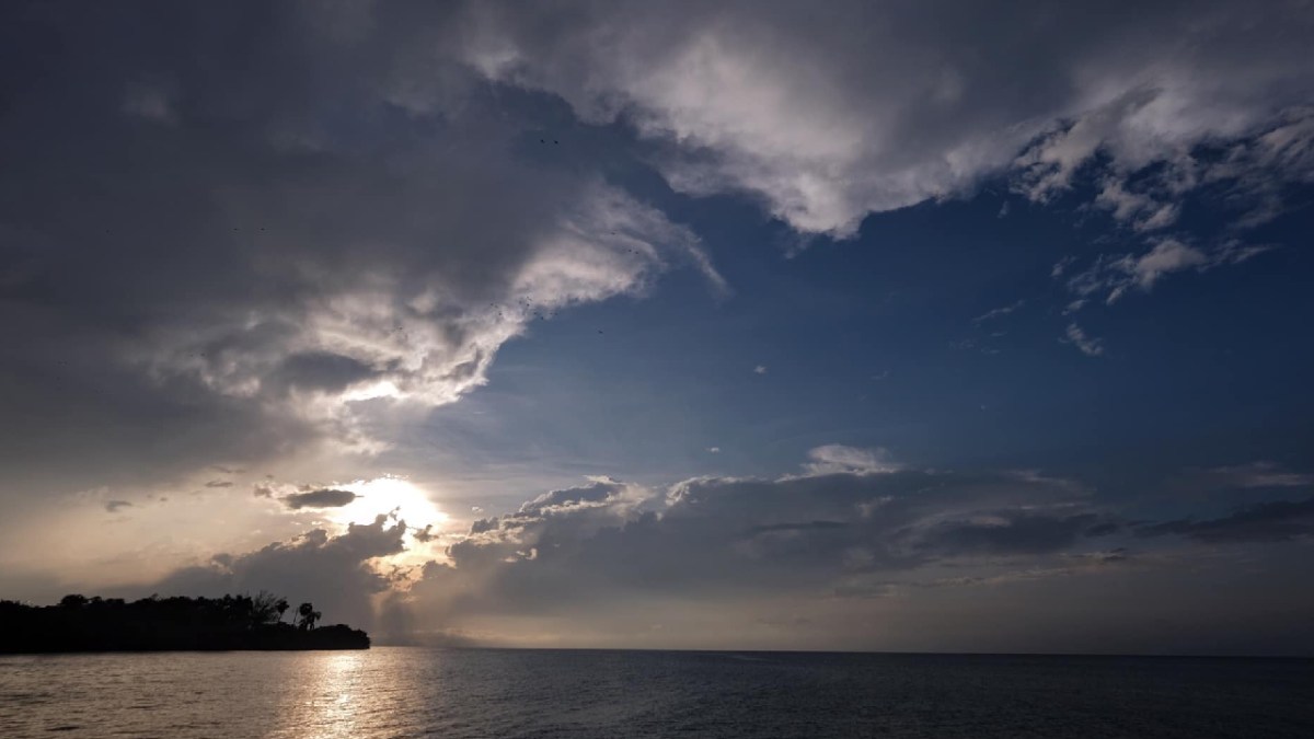 El clima será caluroso con lluvias.