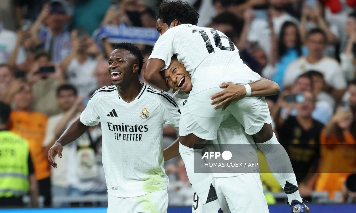 Jugadores del Real Madrid celebran un gol.