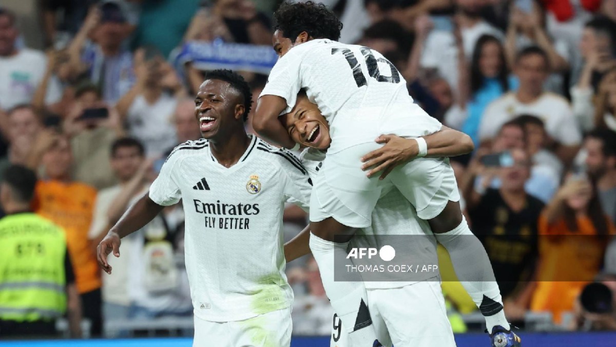 Jugadores del Real Madrid celebran un gol.