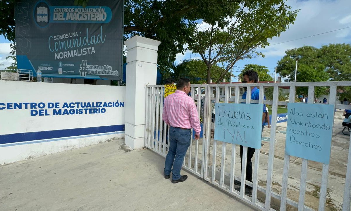 Estudiantes del CAM se manifiestan.