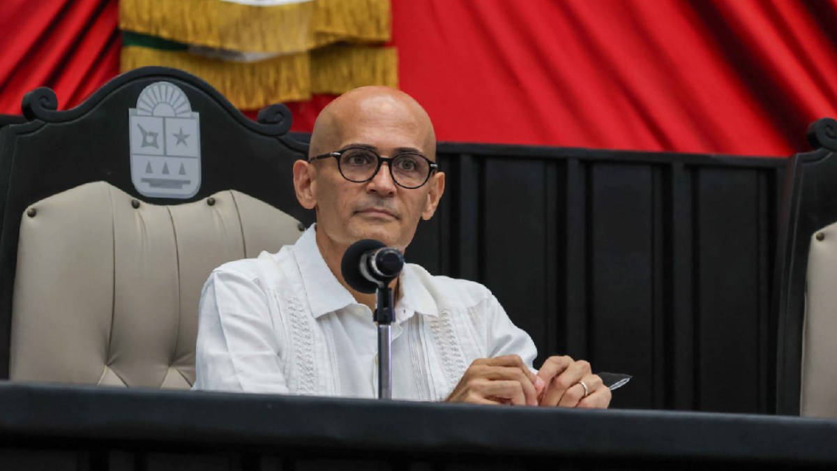 Hugo Alday Nieto, en el Congreso del Estado de Quintana Roo.