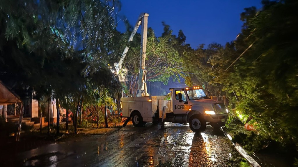 El huracán Helene dejó a varios clientes sin energía eléctrica.