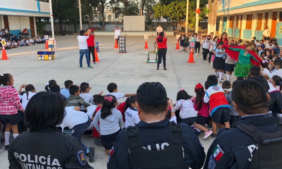 Charla de seguridad ciudadana a estudiantes de nivel básico.