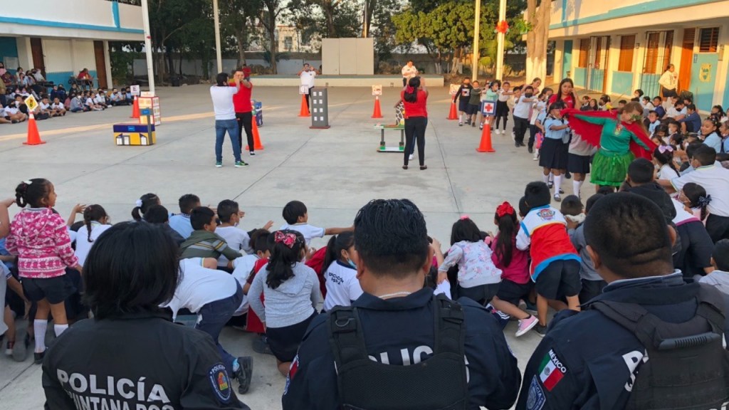 Charla de seguridad ciudadana a estudiantes de nivel básico.