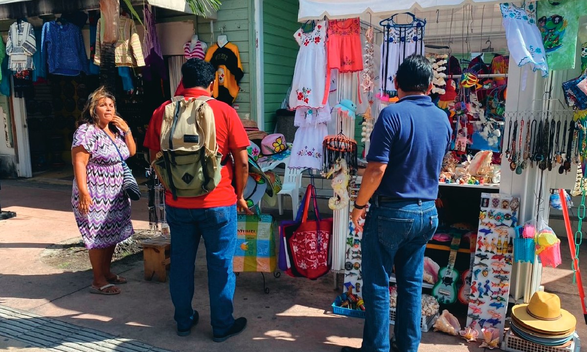 Comerciantes ambulantes, sin control en la isla.